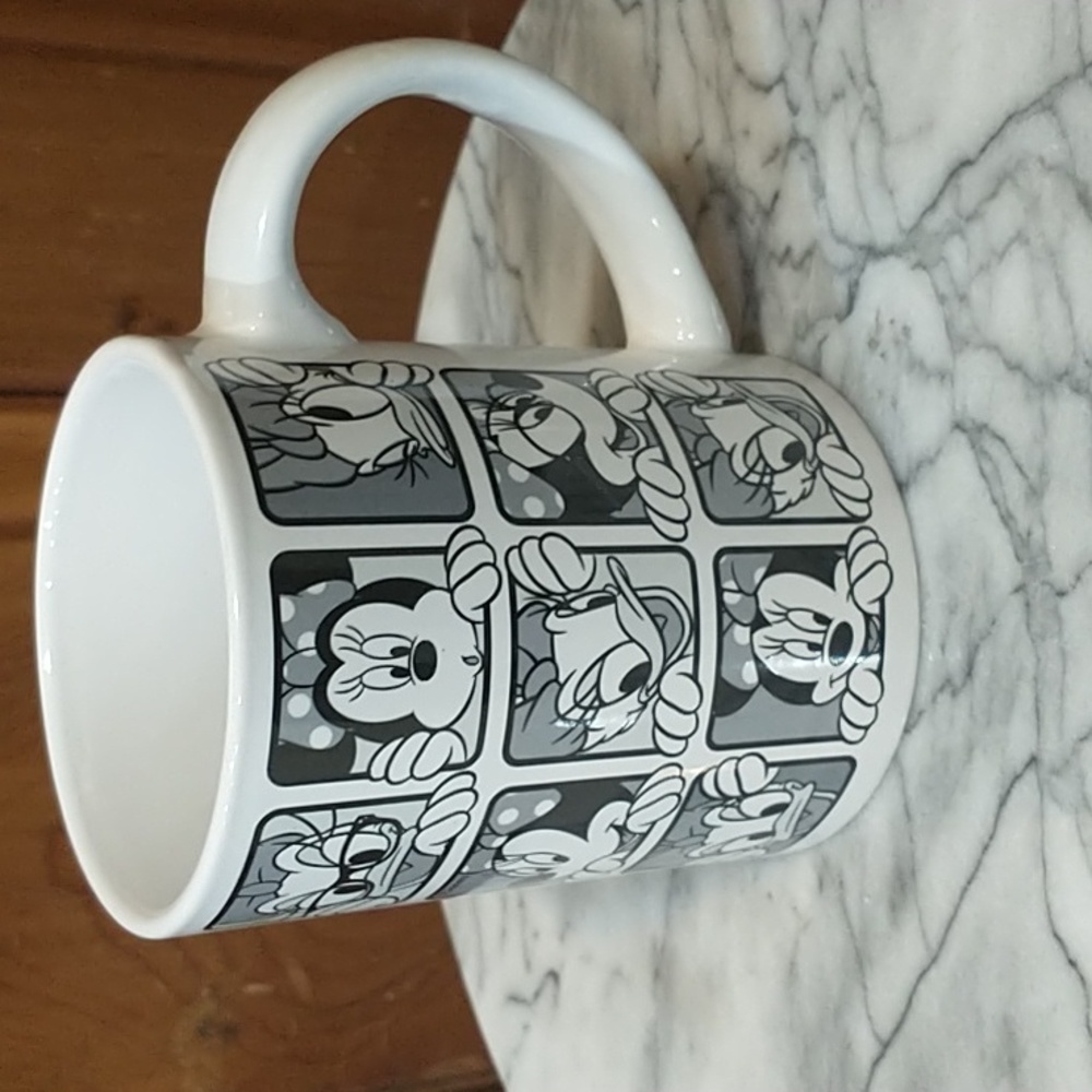 Disney Black & White Large Coffee Tea Mugs Minnie Daisy